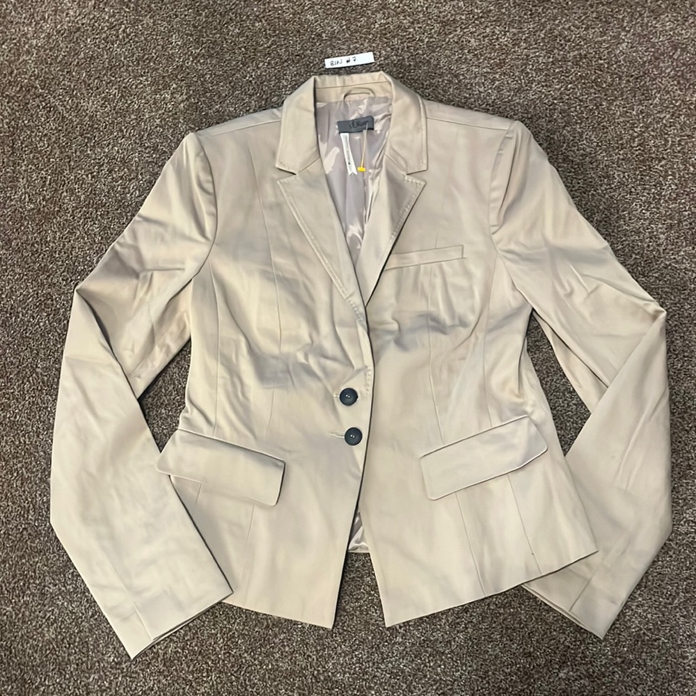 2/$20 Size 8 blazer in excellent condition